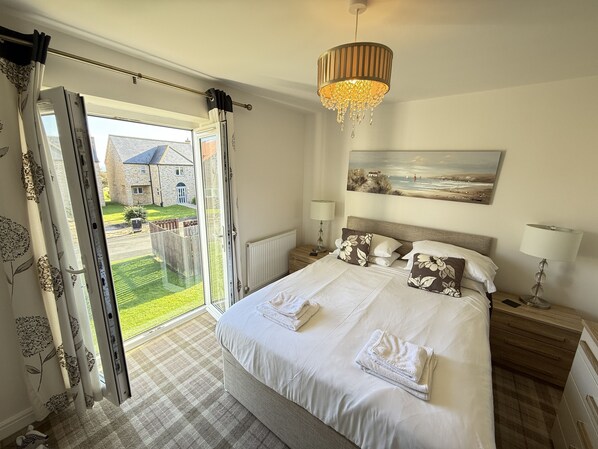 2 bedrooms, iron/ironing board, free WiFi, bed sheets