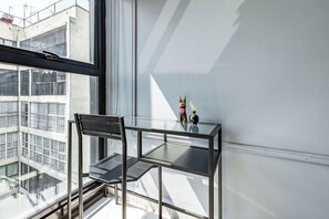 Leilighet – deluxe | Oppholdsområde | TV