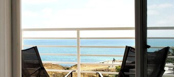 Oceanfront apartment, swimming pool, automatic check-in