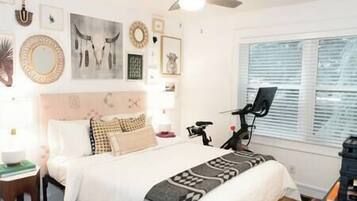 2 habitaciones, tabla de planchar con plancha, wifi y ropa de cama