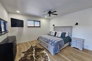 3 bedrooms, travel crib, WiFi, bed sheets