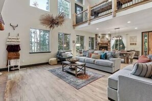 TV, fireplace