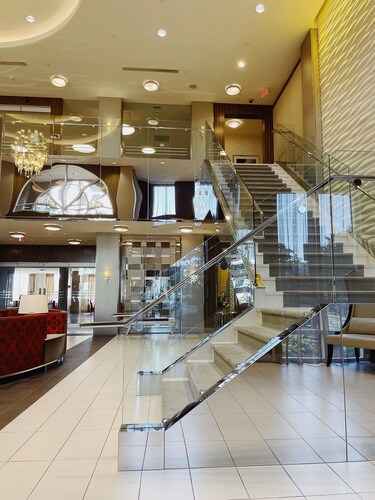 1 BDRM w pool. Perfect location. Free parking