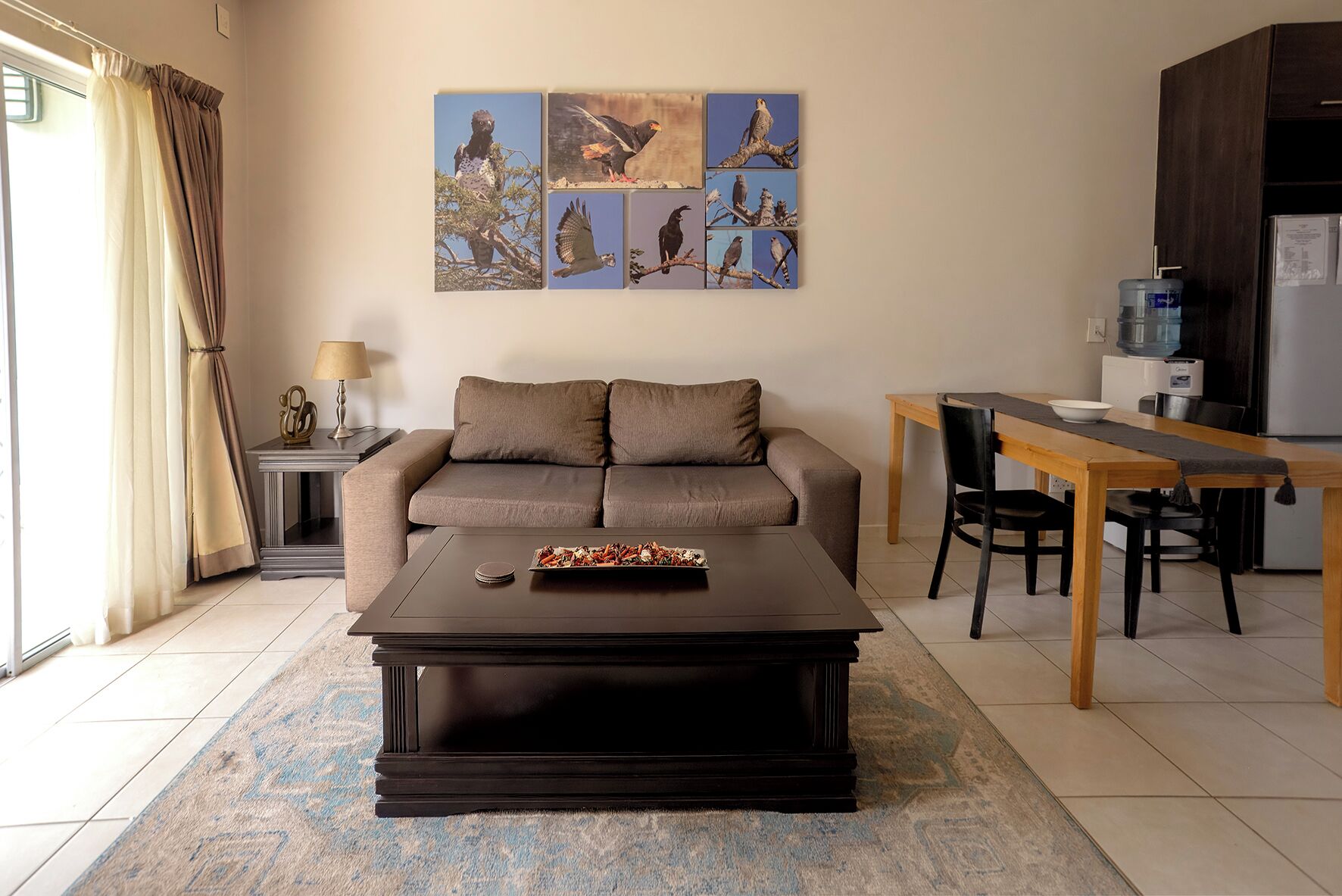 Apartamento luxo, vista para o jardim | Área de estar | TV LED 42 polegadas com canais via satélite, Netflix