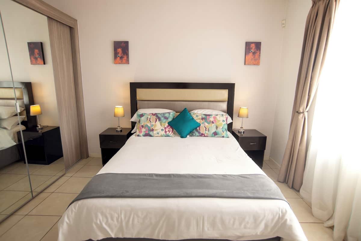 Premium bedding, individually decorated, individually furnished, desk