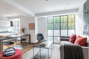 Classic Apartment | Living area | TV - Blueground Oaxaca CDMX (Mexico City)