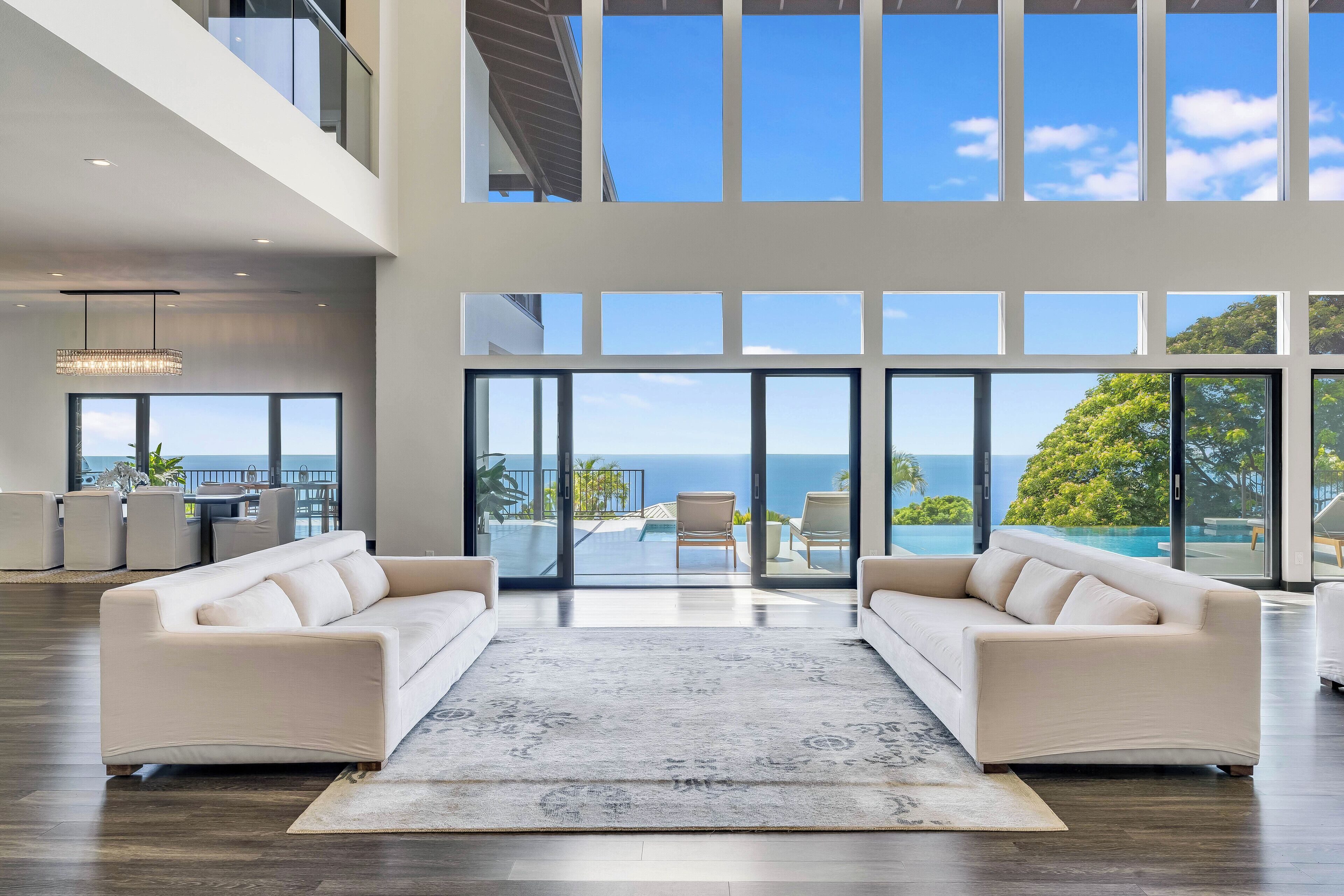 Smart TV, caminetto, impianto stereo, stampante