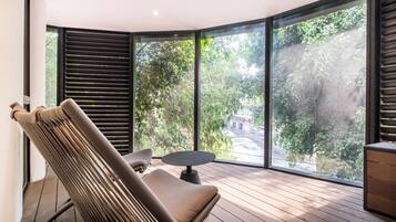 Premium Apartment | Living area | Flat-screen TV