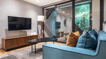 Premium Apartment | Living area | Flat-screen TV