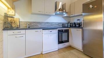 Réfrigérateur, four, lave-vaisselle, cafetiÚre/bouilloire