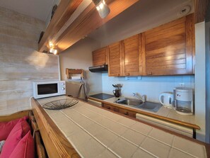 Kjøleskap og oppvaskmaskin