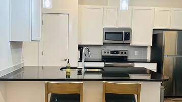 Køleskab, mikrobølgeovn, ovn, opvaskemaskine