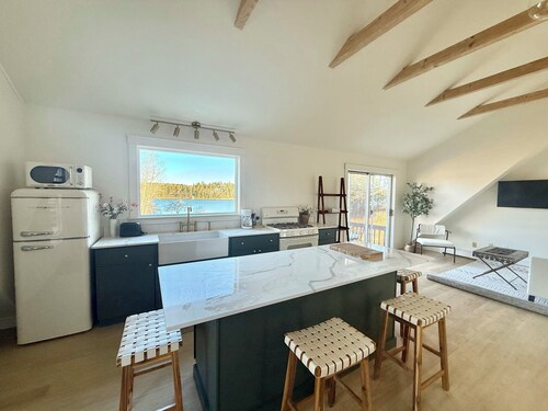 The Harpswell House-1.6 Acres Waterfront, SunRise, Big Yards, Classic & Luxury