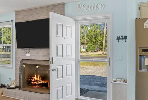 Cozy 2Br Beach House + King Bed + Firepit -> Walk to the Beach!