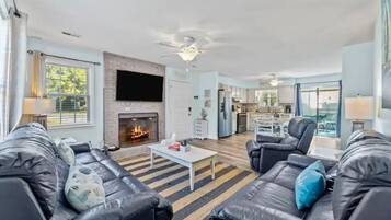 Smart TV, fireplace