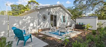 Cozy 2Br Beach House + King Bed + Firepit -> Walk to the Beach!