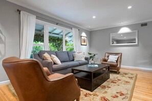 TV, peis, videospill og kontorer