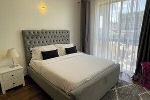 3 soverom, strykejern/-brett, wi-fi og sengetøy