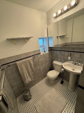 淋浴设施、吹风机、毛巾、肥皂