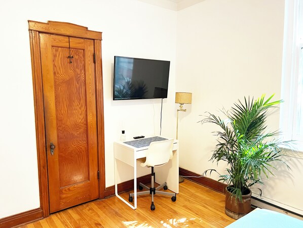 Interior - Lovely sunny vintage studio in the heart of Montreal's Plateau-Mont-Royal district (Montréal)