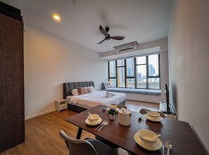 1 habitación, tabla de planchar con plancha y wifi 