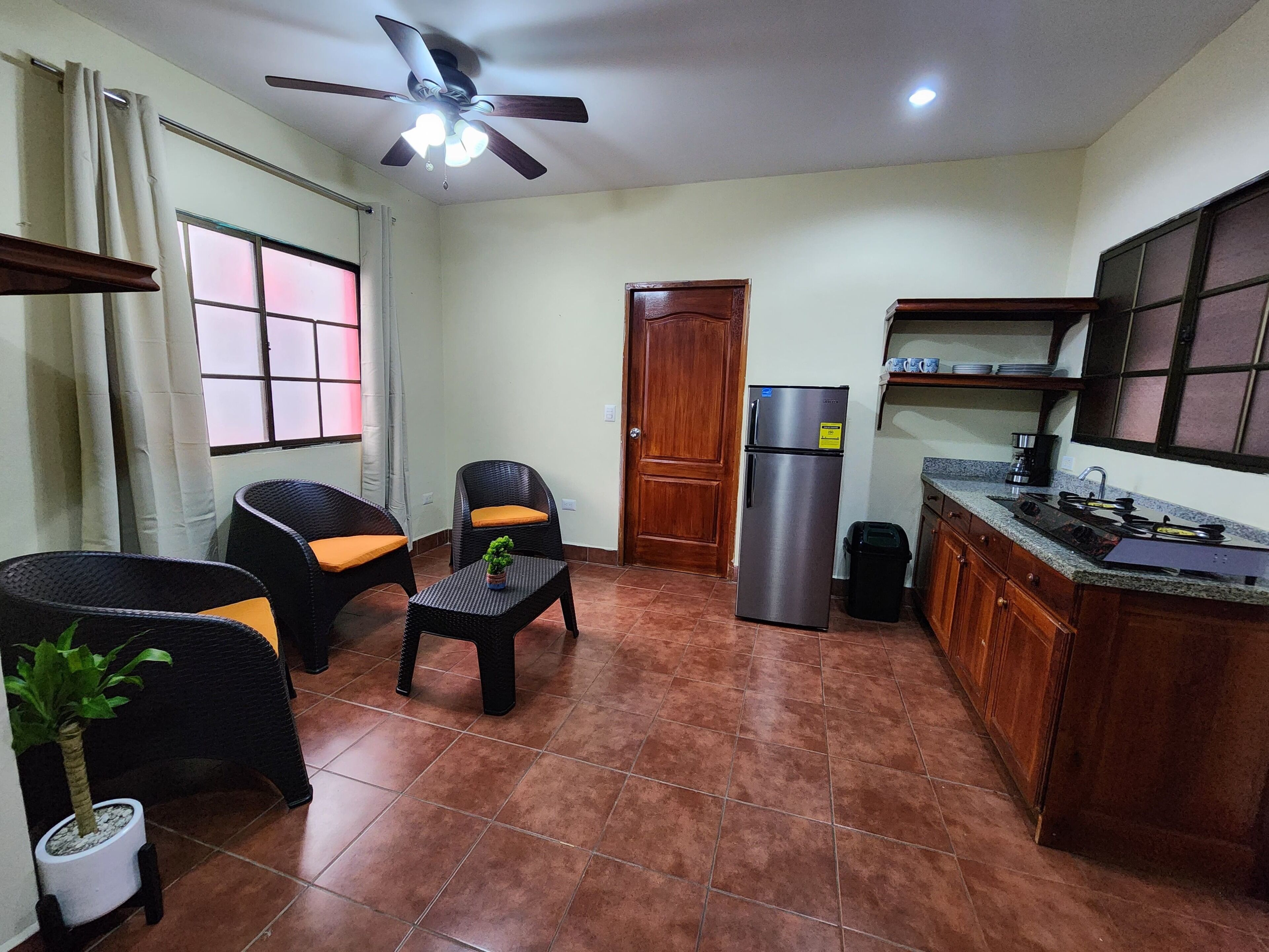 Pimennysverhot, ilmainen Wi-Fi, vuodevaatteet