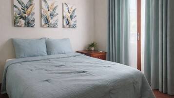 Quarto triplo família, sacada | Edredons de pluma, cortinas blackout, Wi-Fi de cortesia, roupa de cama
