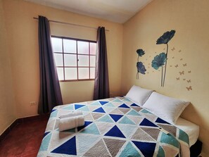 Familie appartement, 3 slaapkamers, keuken, op benedenverdieping | Verduisterende gordijnen, gratis wifi, beddengoed