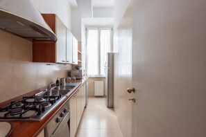 Refrigerador, horno, lavavajillas, cafetera/tetera