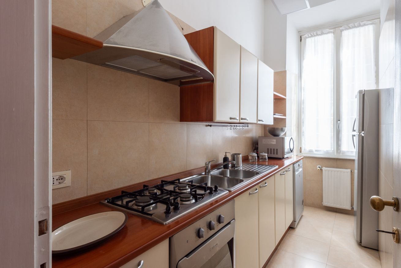 Fridge, oven, dishwasher, coffee/tea maker