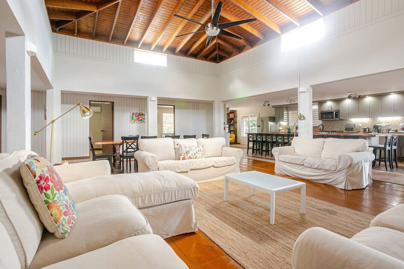 Smart TV, fireplace, stereo