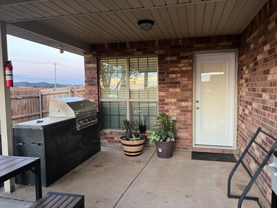 Desert Sunset HotTub-Firepit-BBQ
