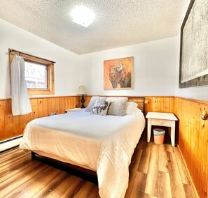 2 عدّة غرف نوم ومكتب ومكواة/لوح كي وسرير سفر