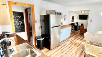 Fridge, microwave, dishwasher, coffee/tea maker