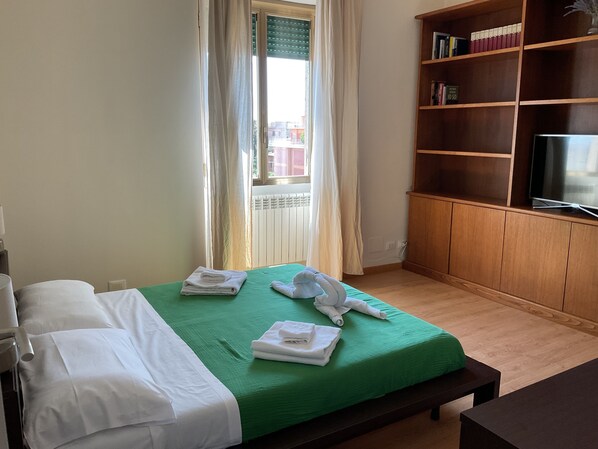 2 quartos, ferros/tábuas de passar roupa, Wi-Fi, roupa de cama