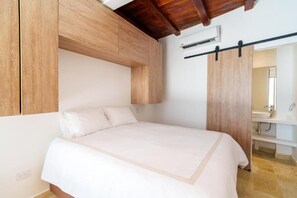 Standard Double Room | Hypo-allergenic bedding, Select Comfort beds, in-room safe - Casa Emma Hotel Boutique (Cartagena)