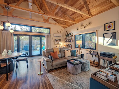 Private Forest Retreat • Spa Bath • Near the Coast • Central Midcoast Hub