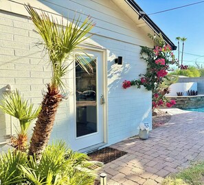 Terrace/patio - Casita Flor - Phoenix - Private Pool & Kitchenette. 5-star Superhost on Airbnb (Phoenix)