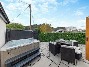 Outdoor dining - 1 bedroom accommodation in Llangollen (Llangollen)