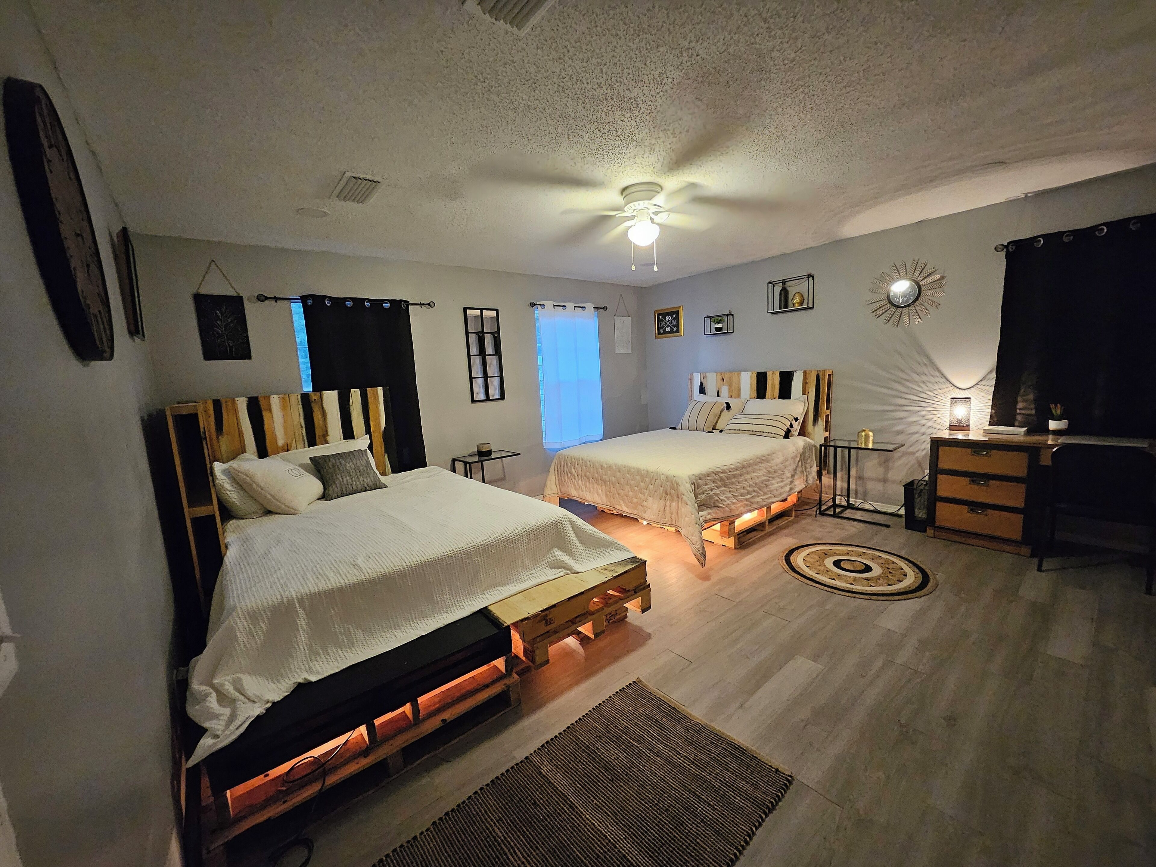 5 bedrooms, WiFi, bed sheets