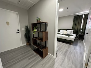 2 bedrooms, desk, iron/ironing board, WiFi