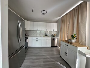 Micro-ondes, four, plaque de cuisson, lave-vaisselle