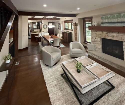 Private Hot Tub Ski-In-Out Park City Condo.  Free shuttle SILVER STAR LIFT OPEN