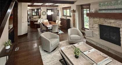 Private Hot Tub Ski-In-Out Park City Condo. Free shuttle SILVER STAR LIFT OPEN