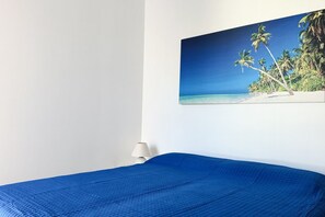 1 bedroom, bed sheets