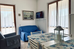 TV - M410 - Marcelli, comfortable three-room apartment with large terrace (Marcelli)