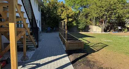 Renovated Suite 6 Minutes to UVIC and Beach â Modern Comforts & Pet-Friendly