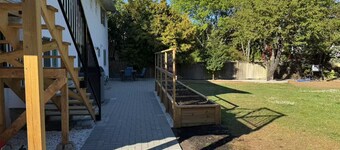 Renovated Suite 6 Minutes to UVIC and Beach – Modern Comforts & Pet-Friendly