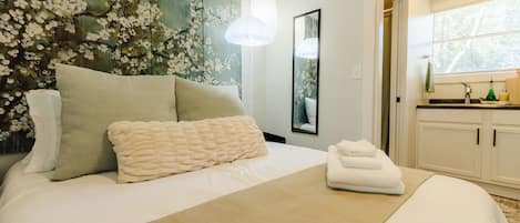1 habitación, tabla de planchar con plancha, wifi gratis y ropa de cama