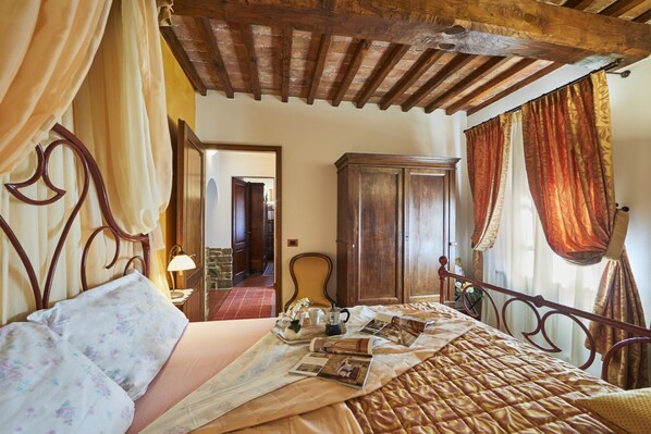 7 عدّة غرف نوم ومكواة/لوح كي وواي فاي وملاءات أسرّة